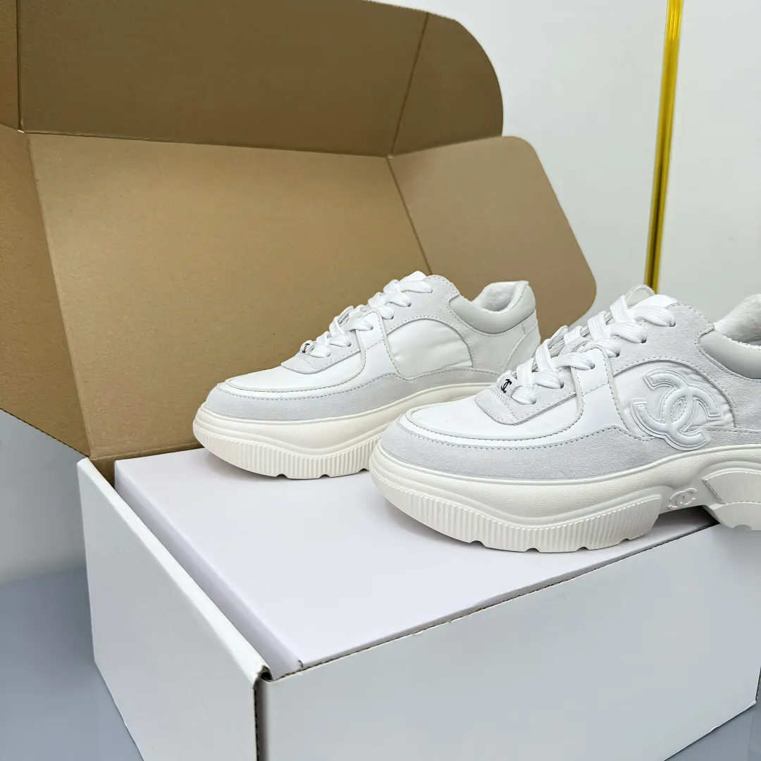 👟👟Ex-factory price 620👟👟 Chanel bread shoes ~ original calfskin panda shoes Chanel 25C latest hot style panda black and white sports shoes casual sneakers Xiaoxiang hot item classic black and white panda color coco girls must pay Fabric: original custom mixed sheepskin lining: original imported breathable mesh lining outsole: Original molded rubber + TPU combination Size: Women's 35-41